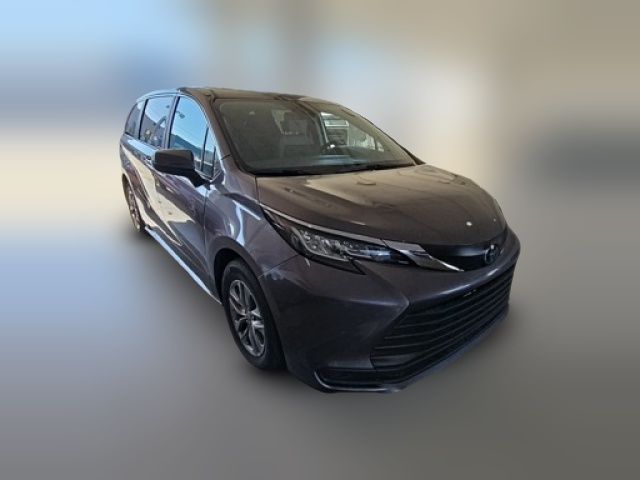 2023 Toyota Sienna LE