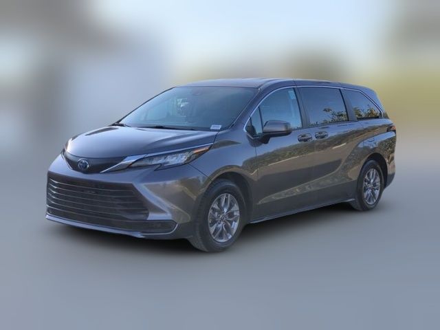 2023 Toyota Sienna LE