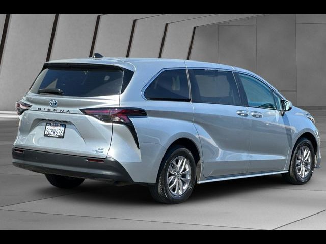 2023 Toyota Sienna LE