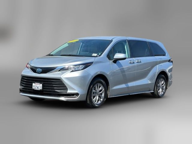 2023 Toyota Sienna LE