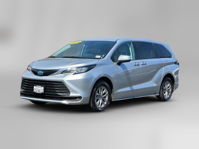 2023 Toyota Sienna LE