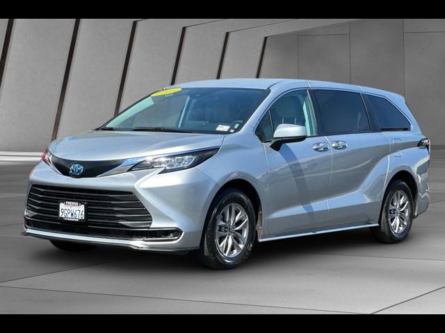 2023 Toyota Sienna LE