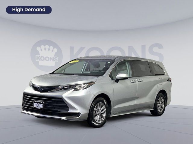 2023 Toyota Sienna LE