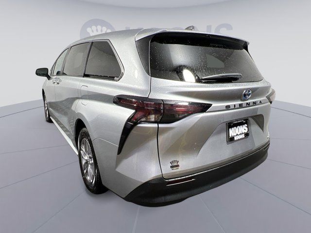 2023 Toyota Sienna LE