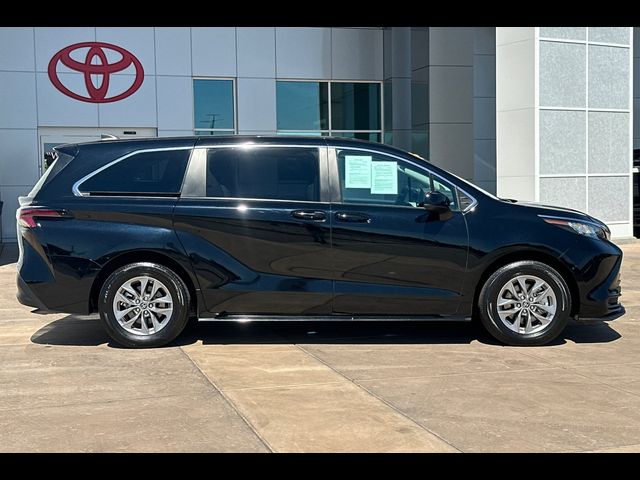 2023 Toyota Sienna LE