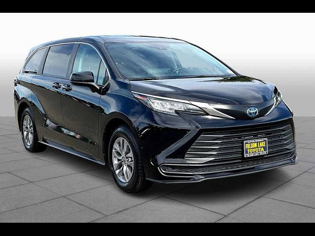 2023 Toyota Sienna LE