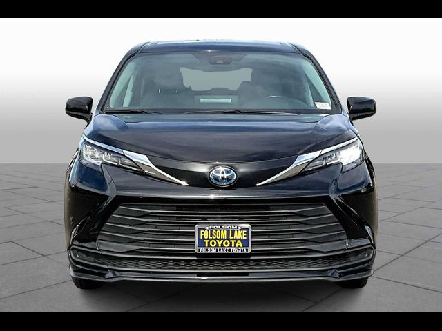 2023 Toyota Sienna LE