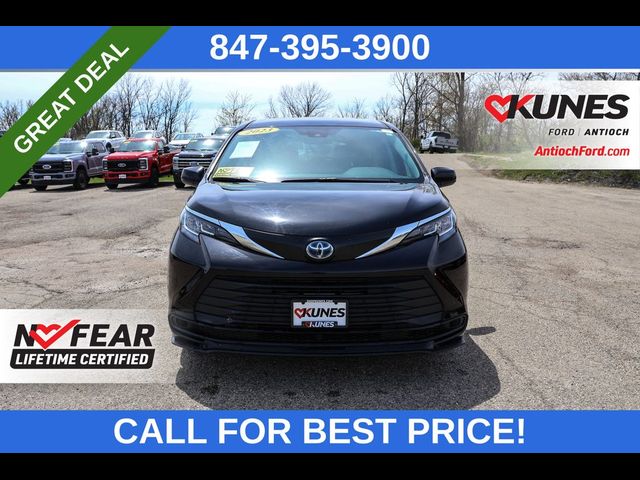 2023 Toyota Sienna LE
