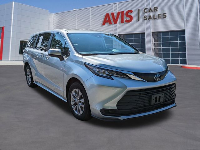 2023 Toyota Sienna LE