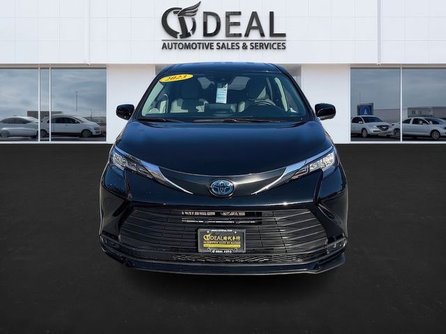 2023 Toyota Sienna LE