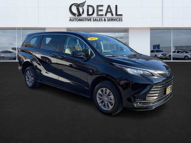 2023 Toyota Sienna LE
