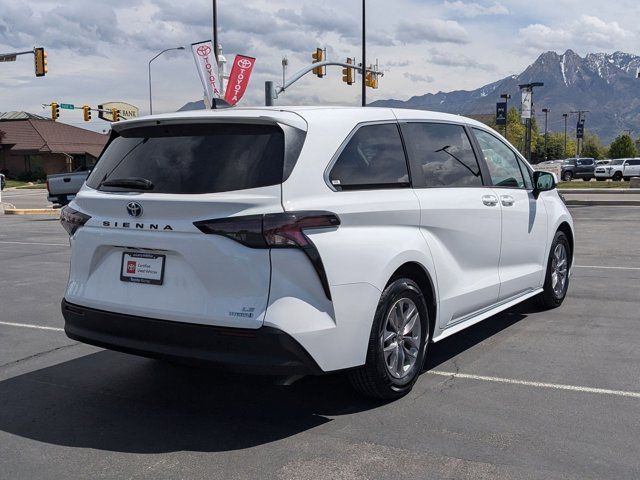 2023 Toyota Sienna LE
