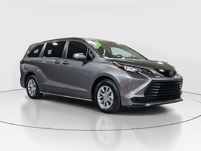 2023 Toyota Sienna LE