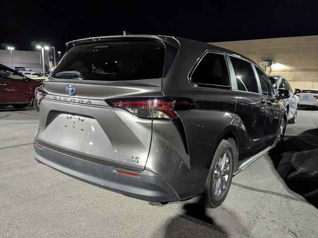 2023 Toyota Sienna LE