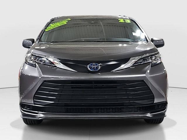 2023 Toyota Sienna LE