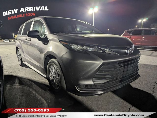 2023 Toyota Sienna LE