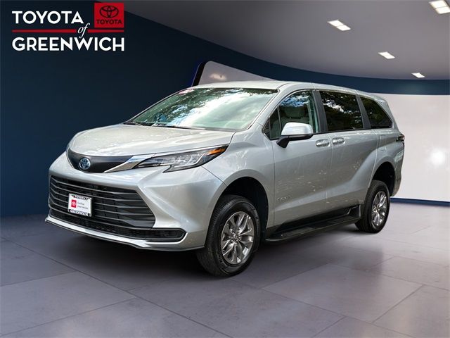 2023 Toyota Sienna LE