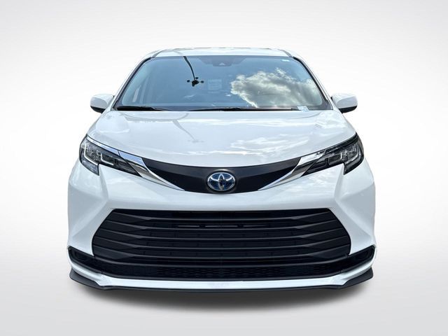 2023 Toyota Sienna LE