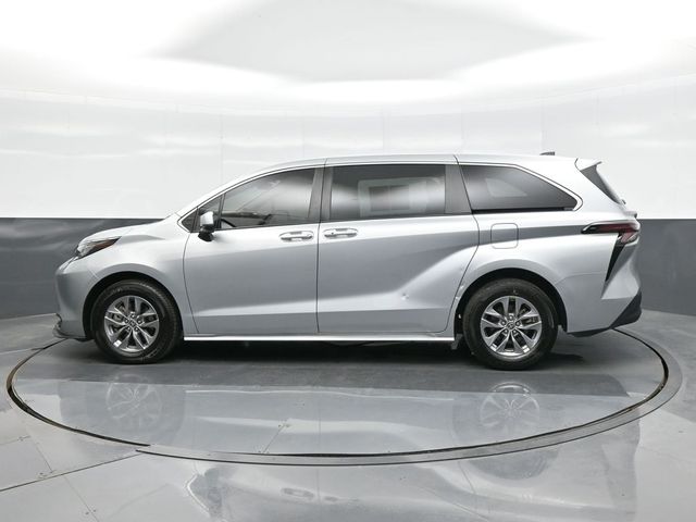 2023 Toyota Sienna LE