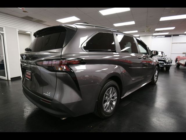 2023 Toyota Sienna LE