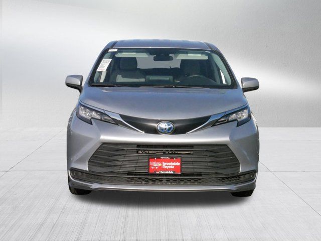 2023 Toyota Sienna LE