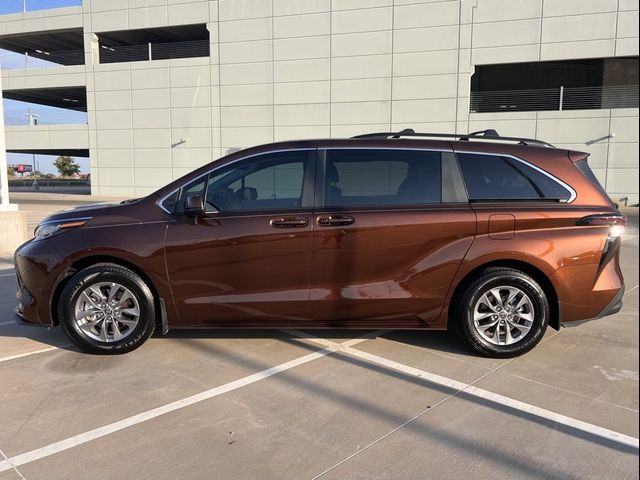 2023 Toyota Sienna LE