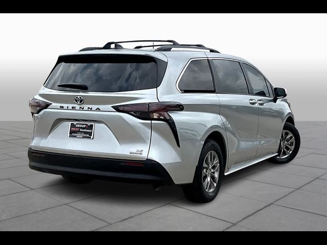 2023 Toyota Sienna LE