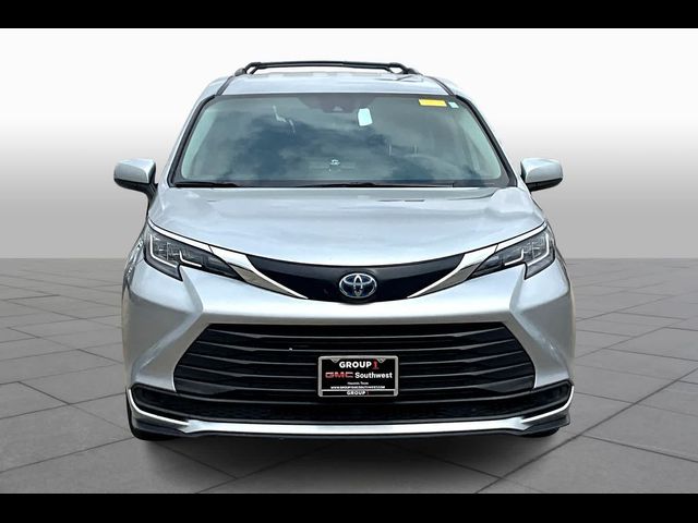 2023 Toyota Sienna LE