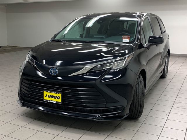 2023 Toyota Sienna LE