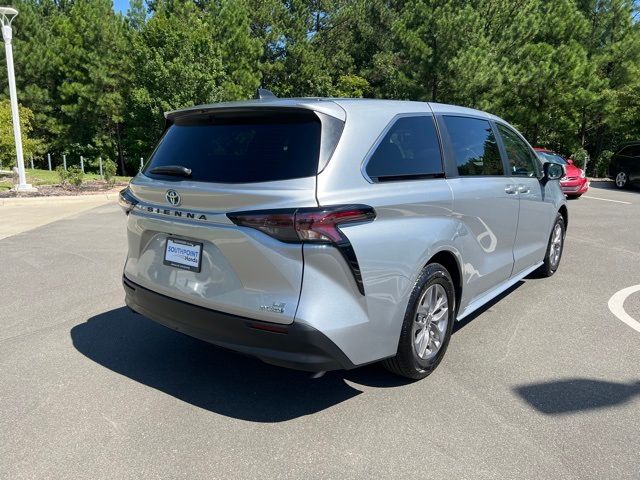 2023 Toyota Sienna LE