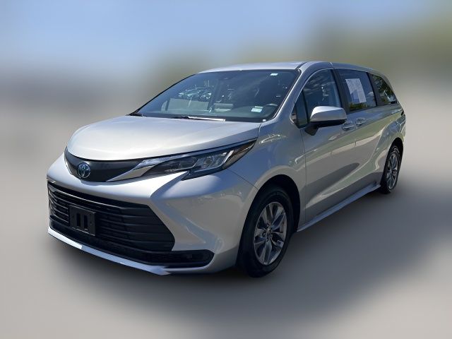 2023 Toyota Sienna LE