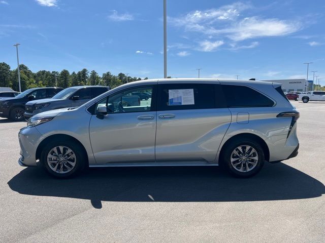 2023 Toyota Sienna LE