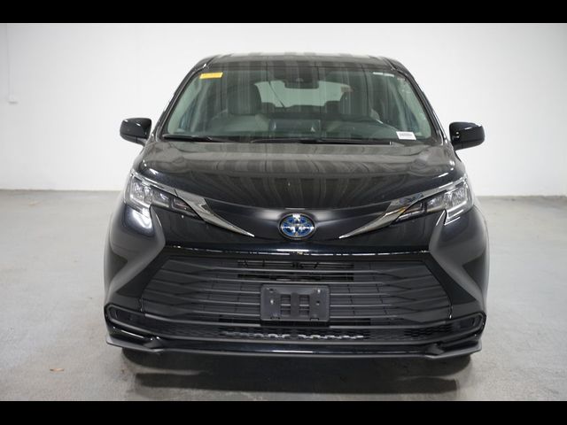 2023 Toyota Sienna LE