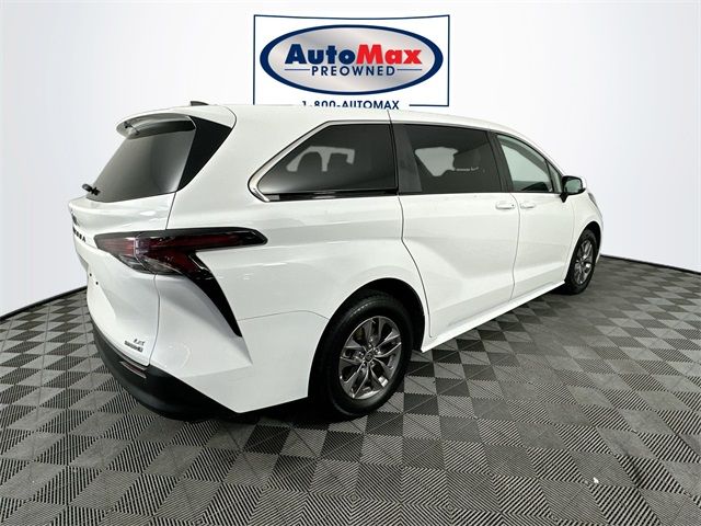 2023 Toyota Sienna LE