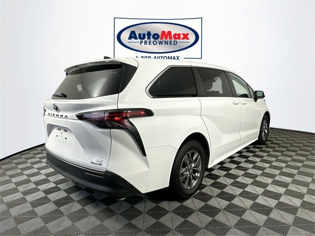 2023 Toyota Sienna LE