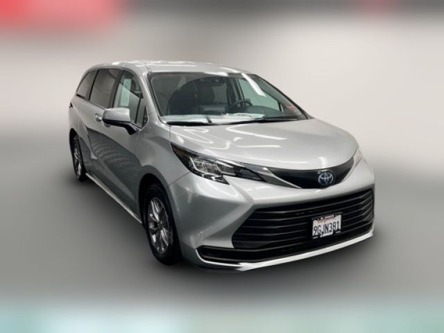 2023 Toyota Sienna LE
