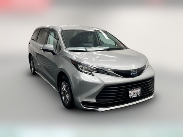 2023 Toyota Sienna LE