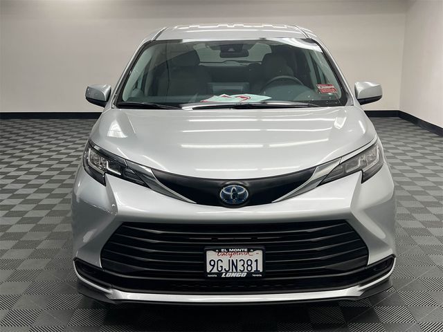 2023 Toyota Sienna LE