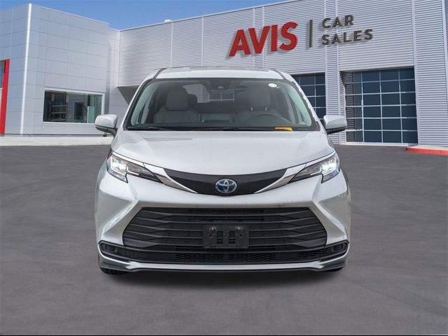 2023 Toyota Sienna LE