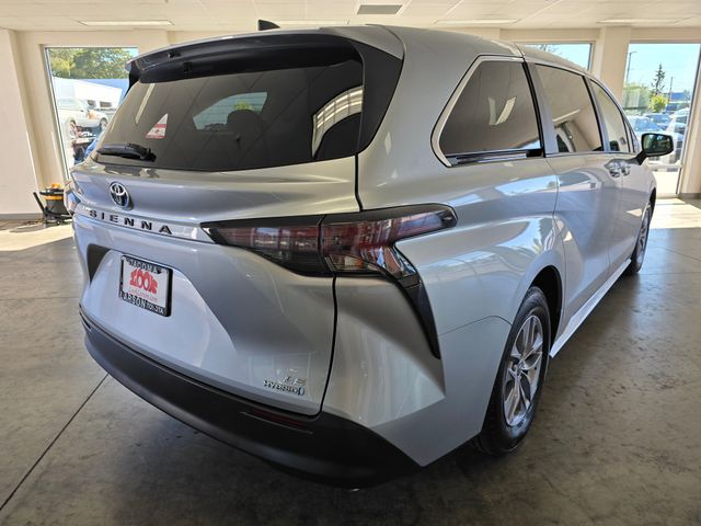 2023 Toyota Sienna LE