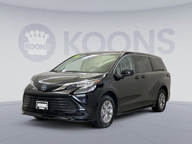 2023 Toyota Sienna LE