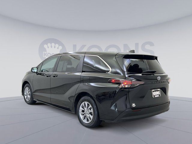 2023 Toyota Sienna LE