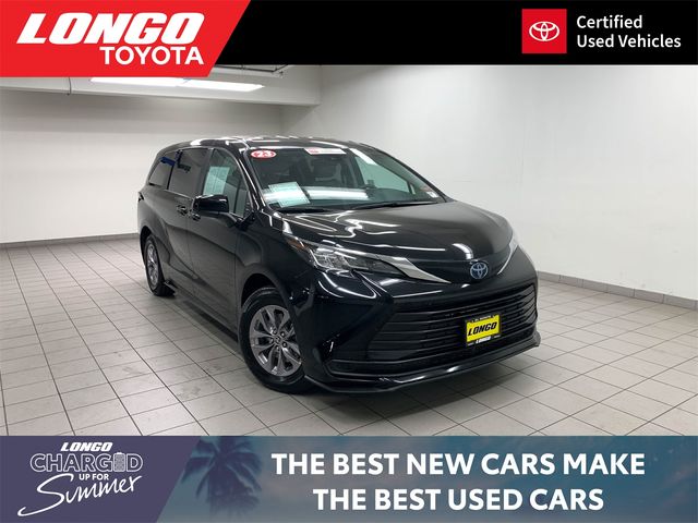 2023 Toyota Sienna LE