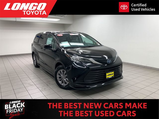 2023 Toyota Sienna LE