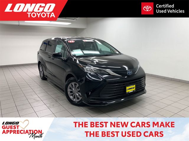 2023 Toyota Sienna LE