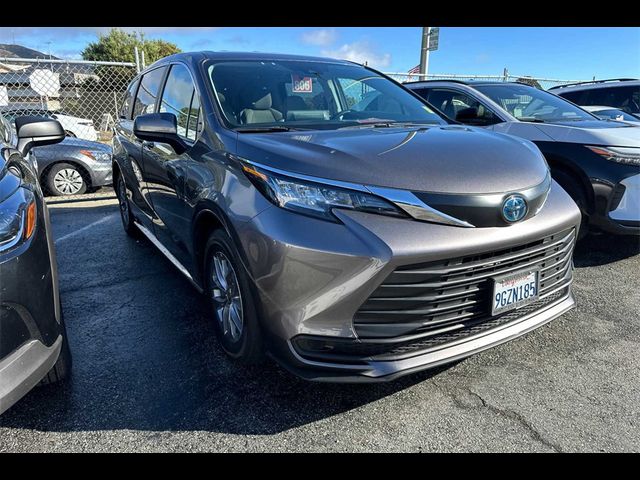 2023 Toyota Sienna LE