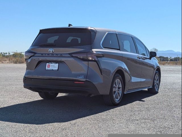 2023 Toyota Sienna LE