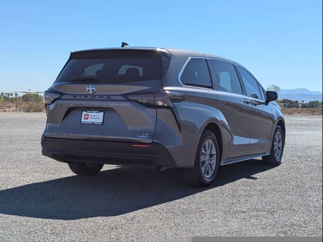 2023 Toyota Sienna LE