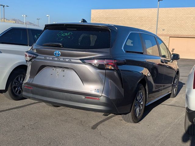 2023 Toyota Sienna LE