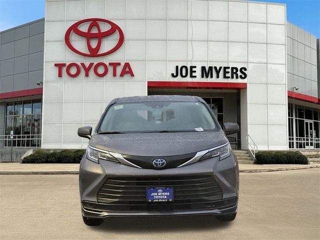 2023 Toyota Sienna LE